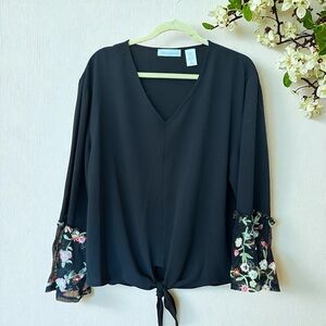 Paradiso Chic Black Blouse with embroidered floral sleeves size large